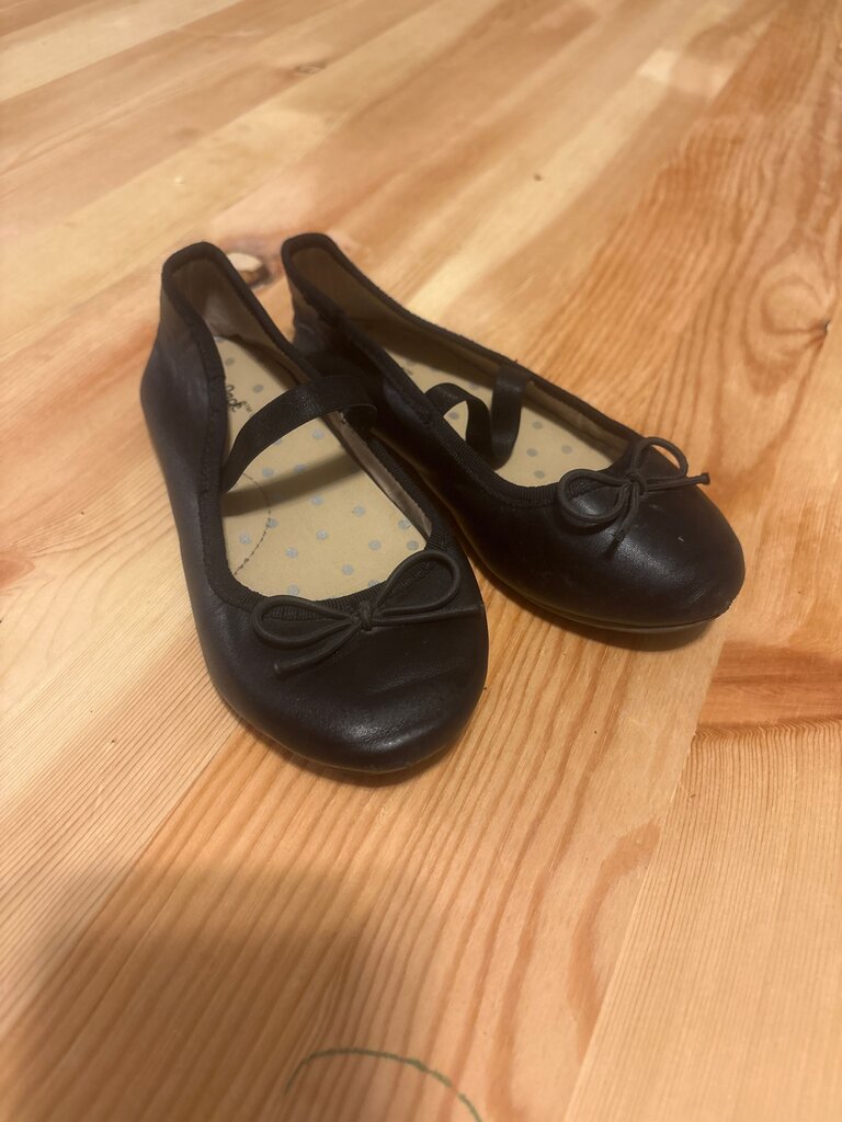10C Black Ballet Flats