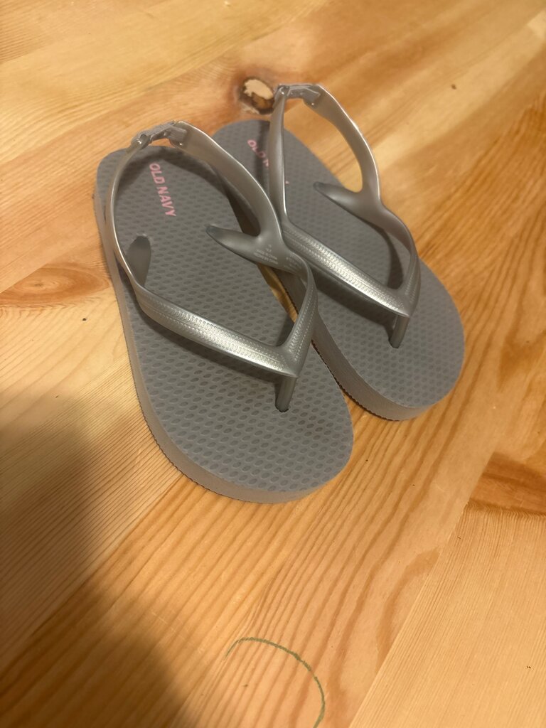 10C Old Navy Grey Flip Flops