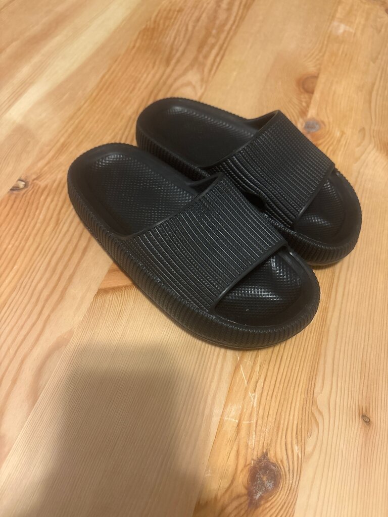 10C Black Slide Sandals