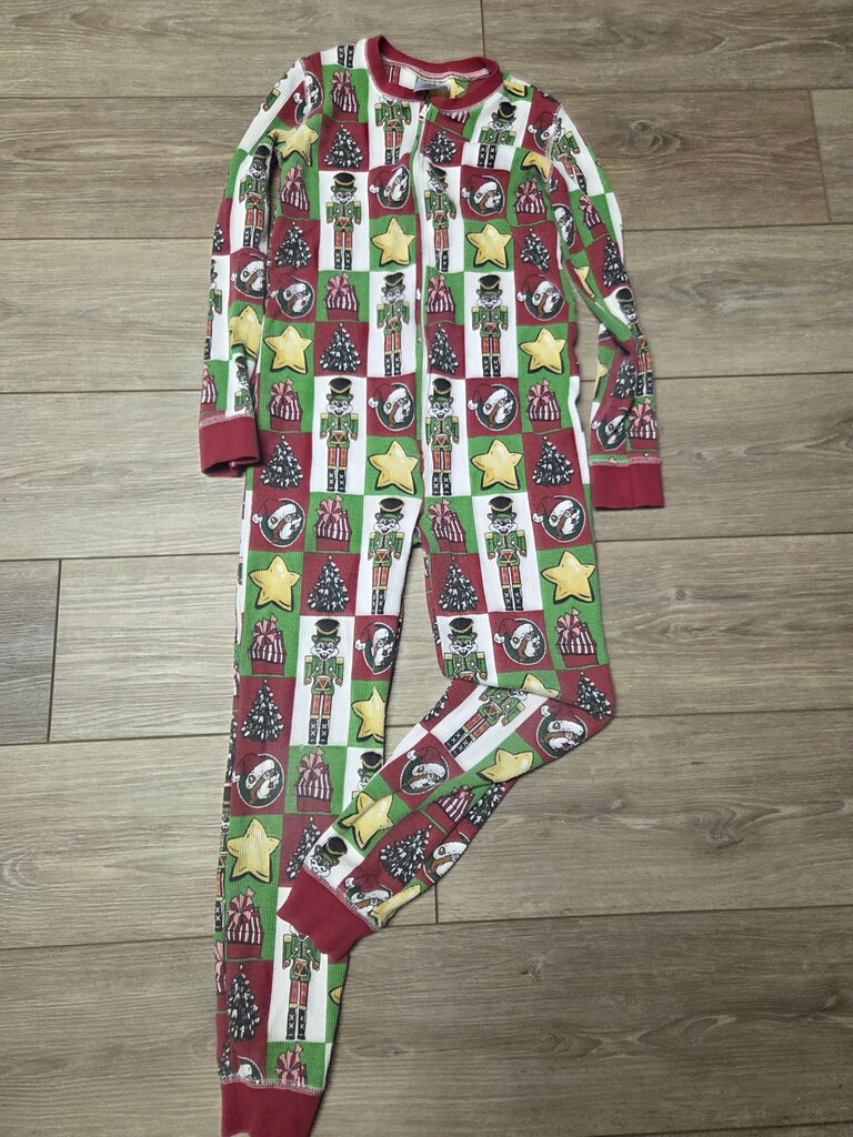 Buc-cee's Christmas Themed Pajama Set