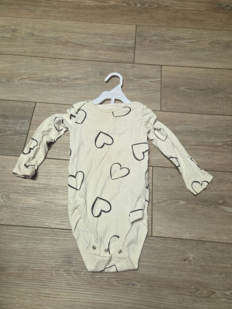 Long Sleeve Heart Print Baby Bodysuit