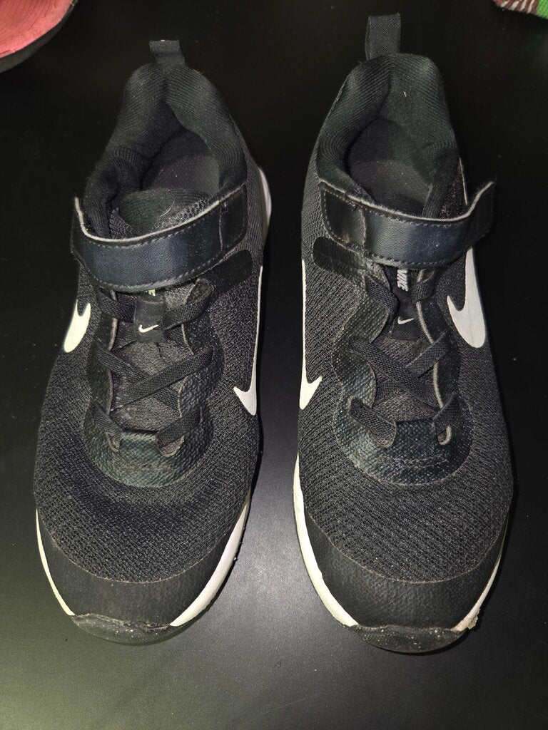 Nike Black Athletic Shoes